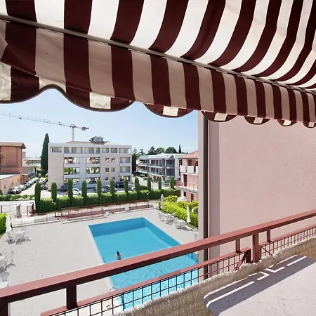 San Zeno S P House شقة *